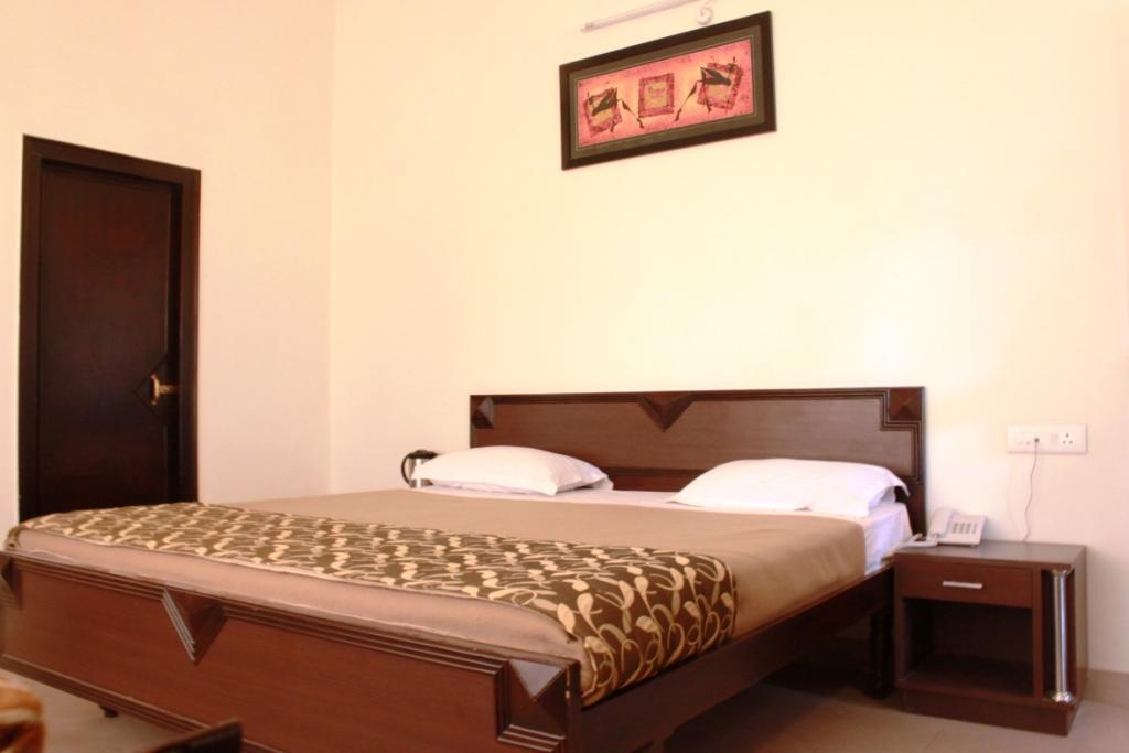 Hotel Utsav Dehradun Exterior photo